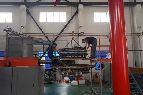 Машина для формирования ролика с вращающейся формованием с системой управления HMI PLC